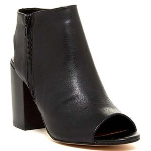 *HOLD* NEW Steve Madden “Maddison” peep toe bootie